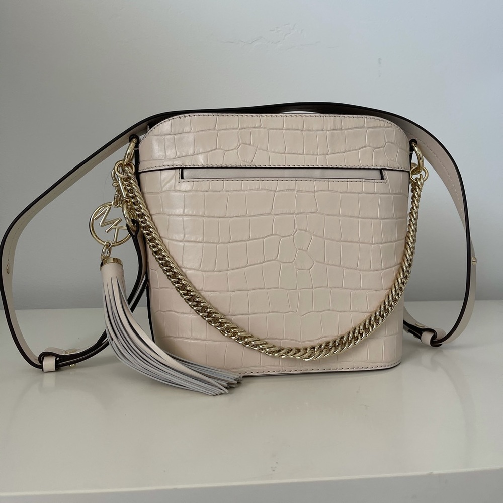 Micheal Kors cream leather bucket bag